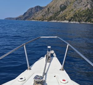 Santa Maria di Castellabate: Il Gioiello del Cilento Tra Mare, Storia e Relax