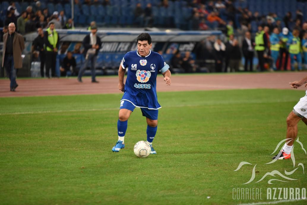 16 settembre 1984 - Hellas Verona-Napoli: il debutto di Maradona 3 novembre 1985: quando Maradona sfidò la fisica Auguri Diego: l’uomo che amava il calcio più di chiunque altro Maradona al Boca: scambiato con Salinas idolo di suo padre Buon compleanno Diego! Ricardo Enrique Bochini Maradona-Sacchi: Milan-Napoli